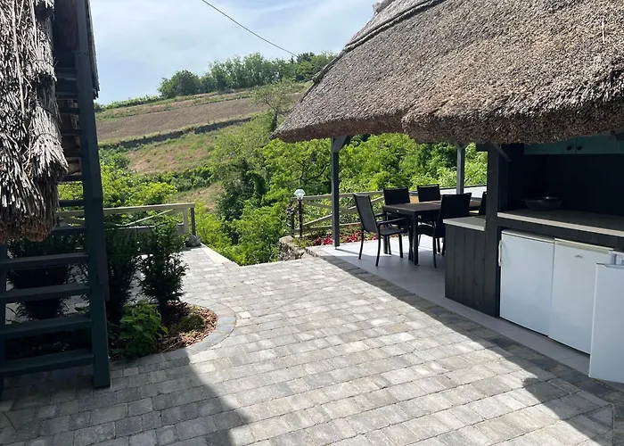 Panorama Apartmanhaz Бадачоньтомай